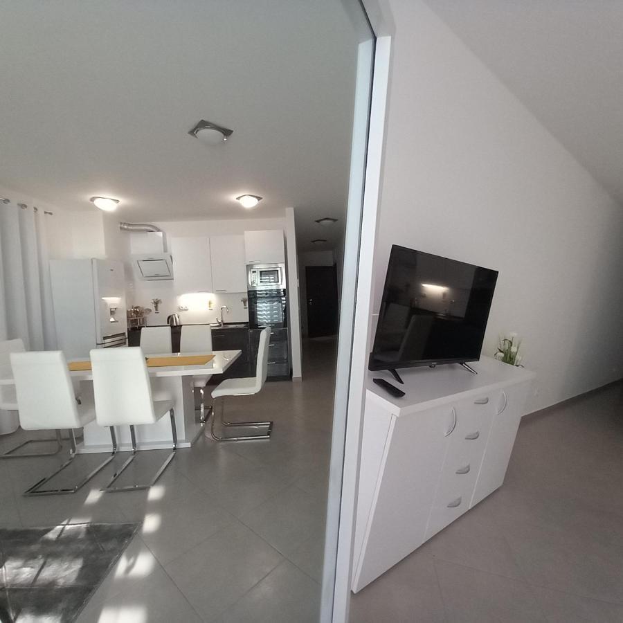Апартаменты Apartman Nehaj Сень Экстерьер фото